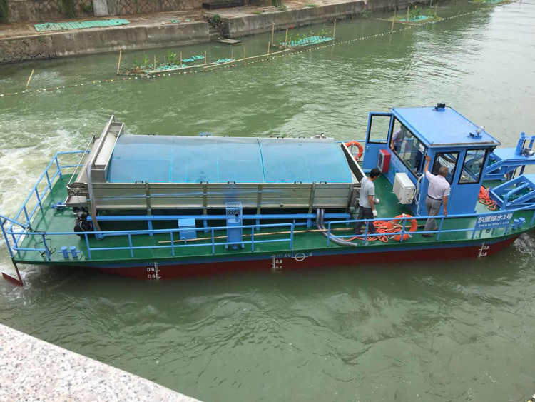 蓝藻打捞船